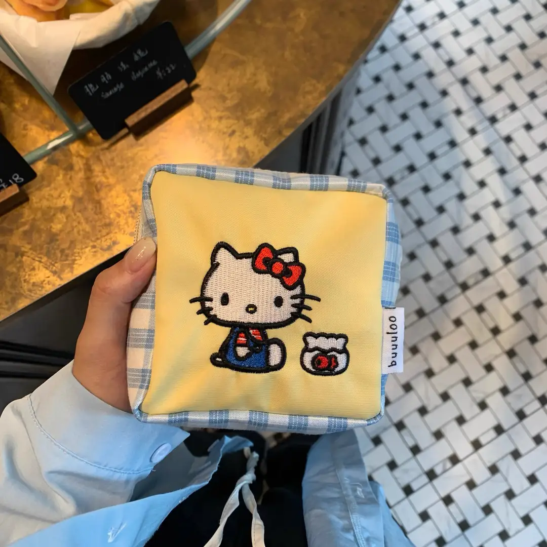 Ürün görseli Hello Kitty Makyaj Çantası