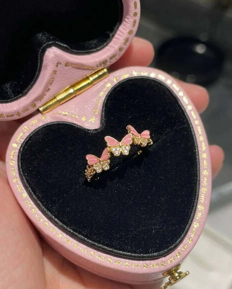Ürün görseli Pink Flutter Yüzük