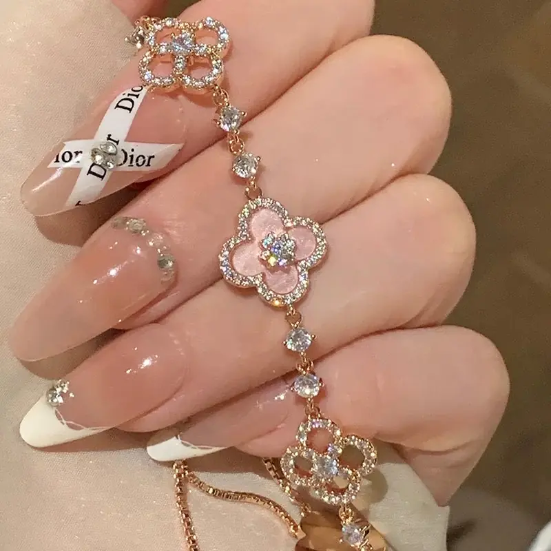Ürün görseli Gold Sakura Cleef bileklik