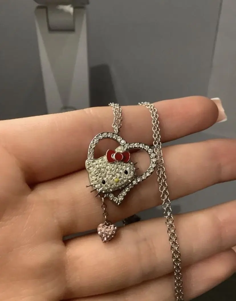 Hello Kitty İconic Heart Kolye