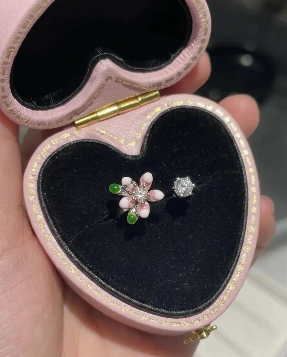Ürün görseli Petals & Pearl Yüzük