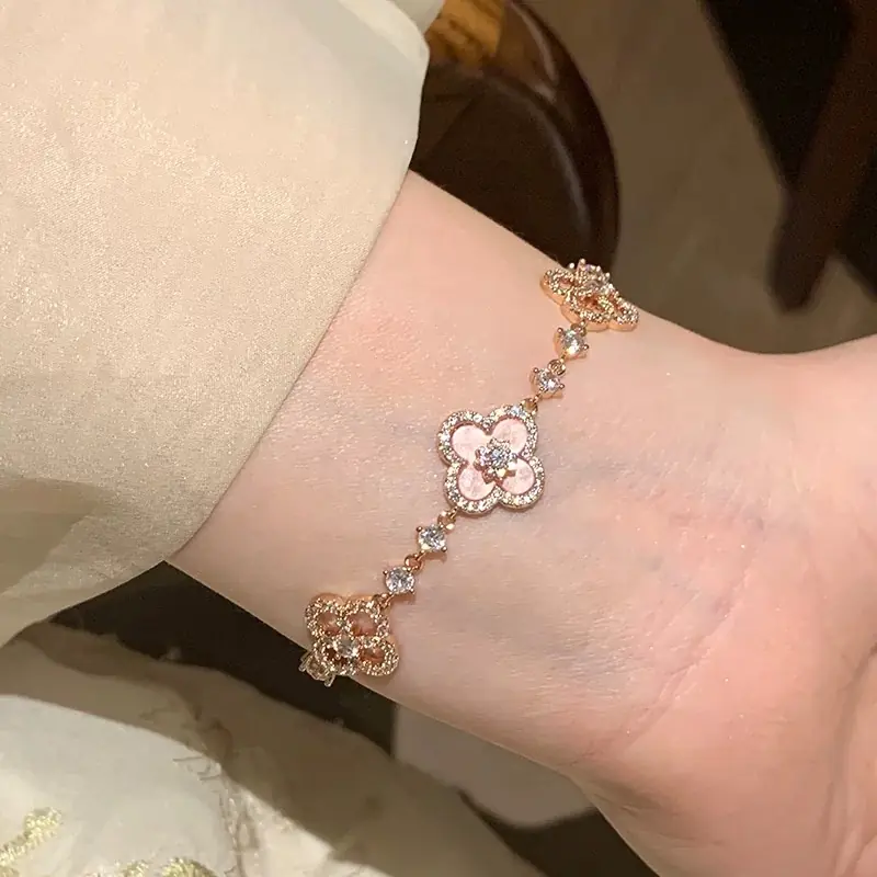 Gold Sakura Cleef bileklik